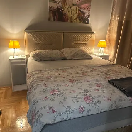 S&v 2 Istocno Sarajevo Sa Jacuzzi Lux Hilandarska Centar Apartamento Lukavica